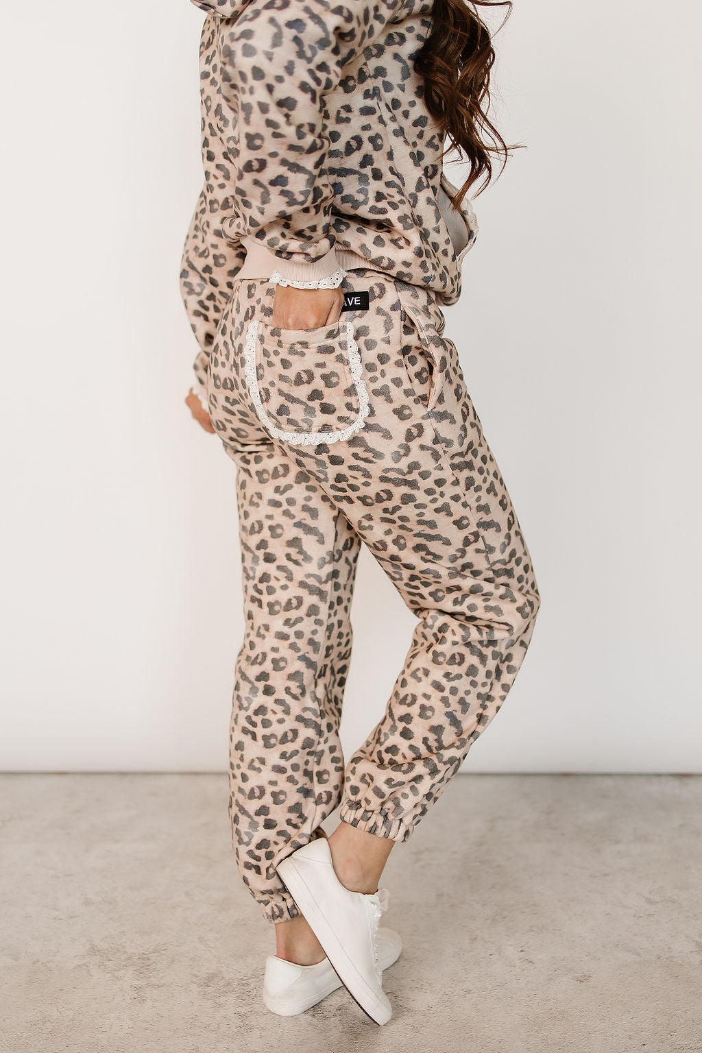 Joggers Fleece Lined Leopard Lace Pockets