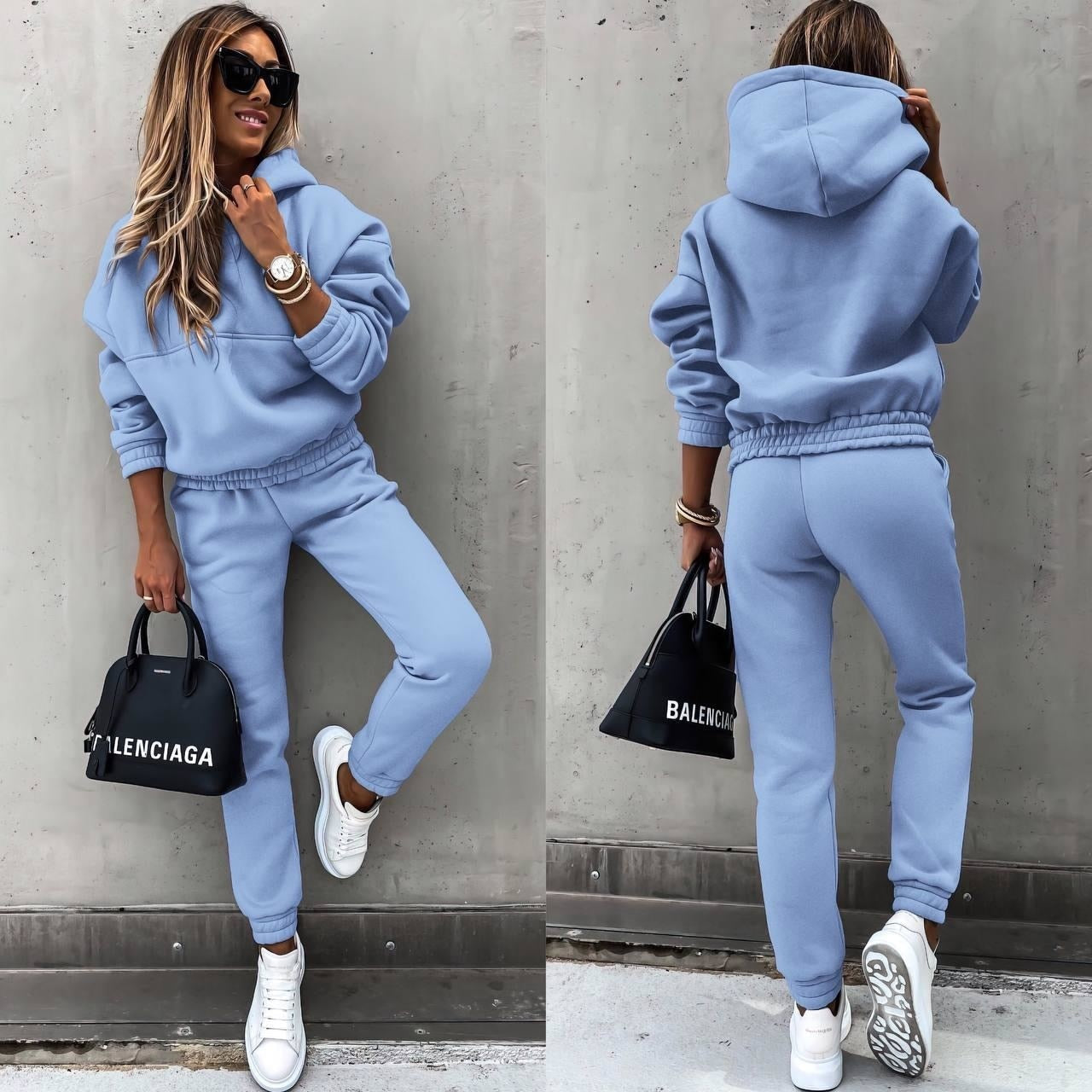 Soft two-piece jogging set in blue, front view