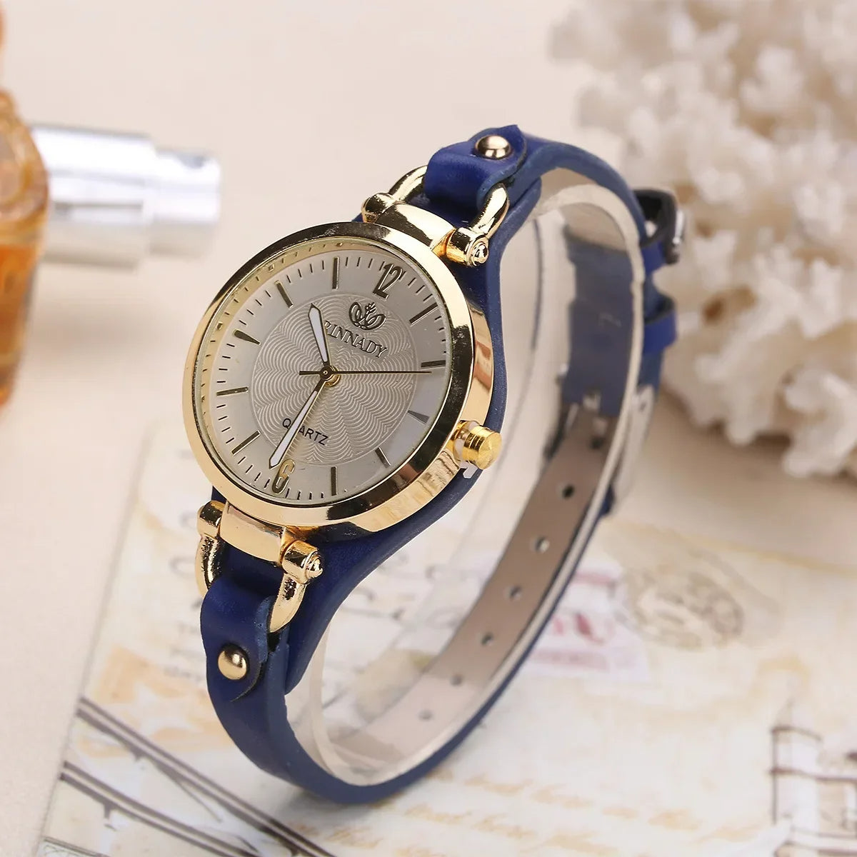 Elegant Vintage-Inspired Quartz Wristwatch with Gold-Tone Frame & Adjustable Bracelet 3