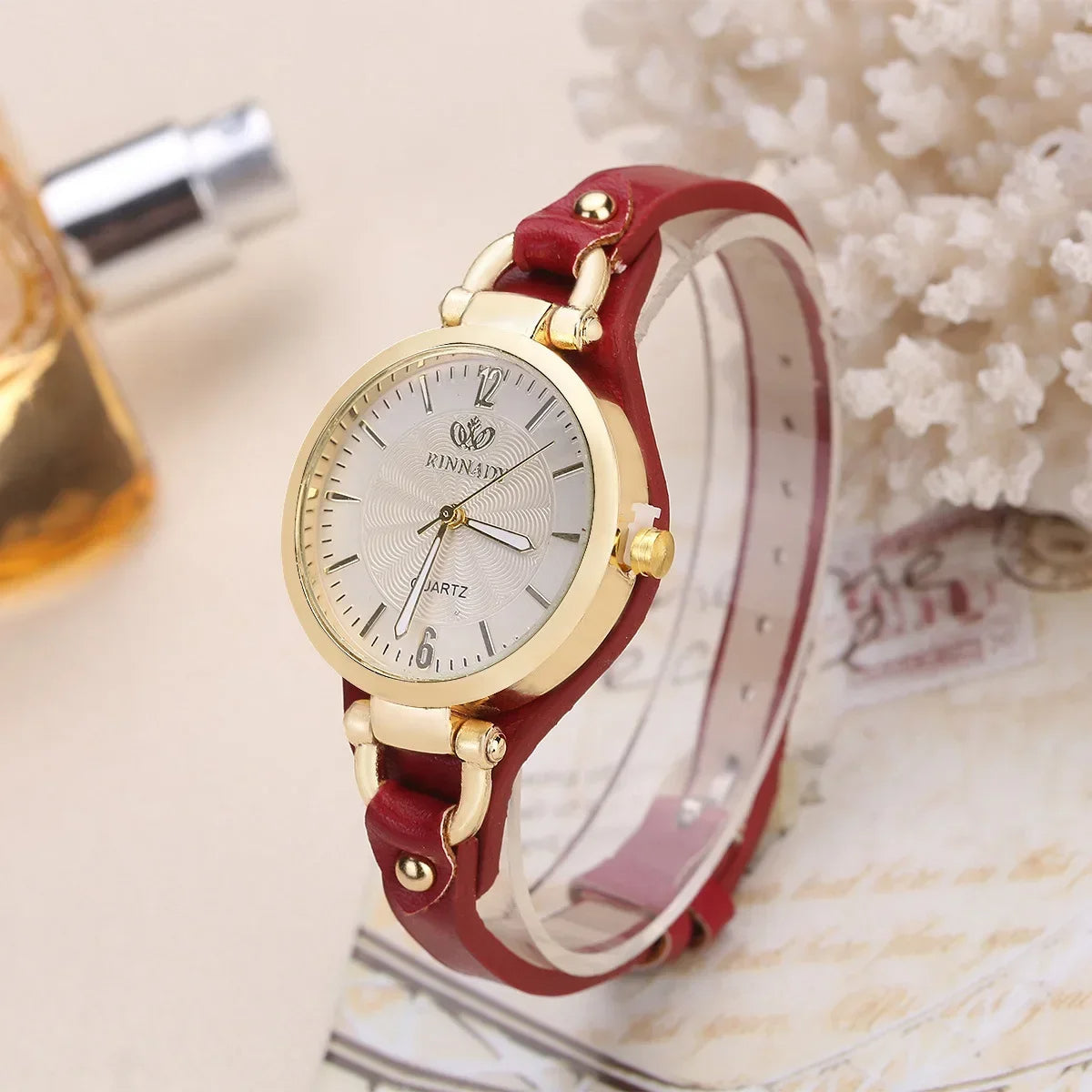 Elegant Vintage-Inspired Quartz Wristwatch with Gold-Tone Frame & Adjustable Bracelet 4