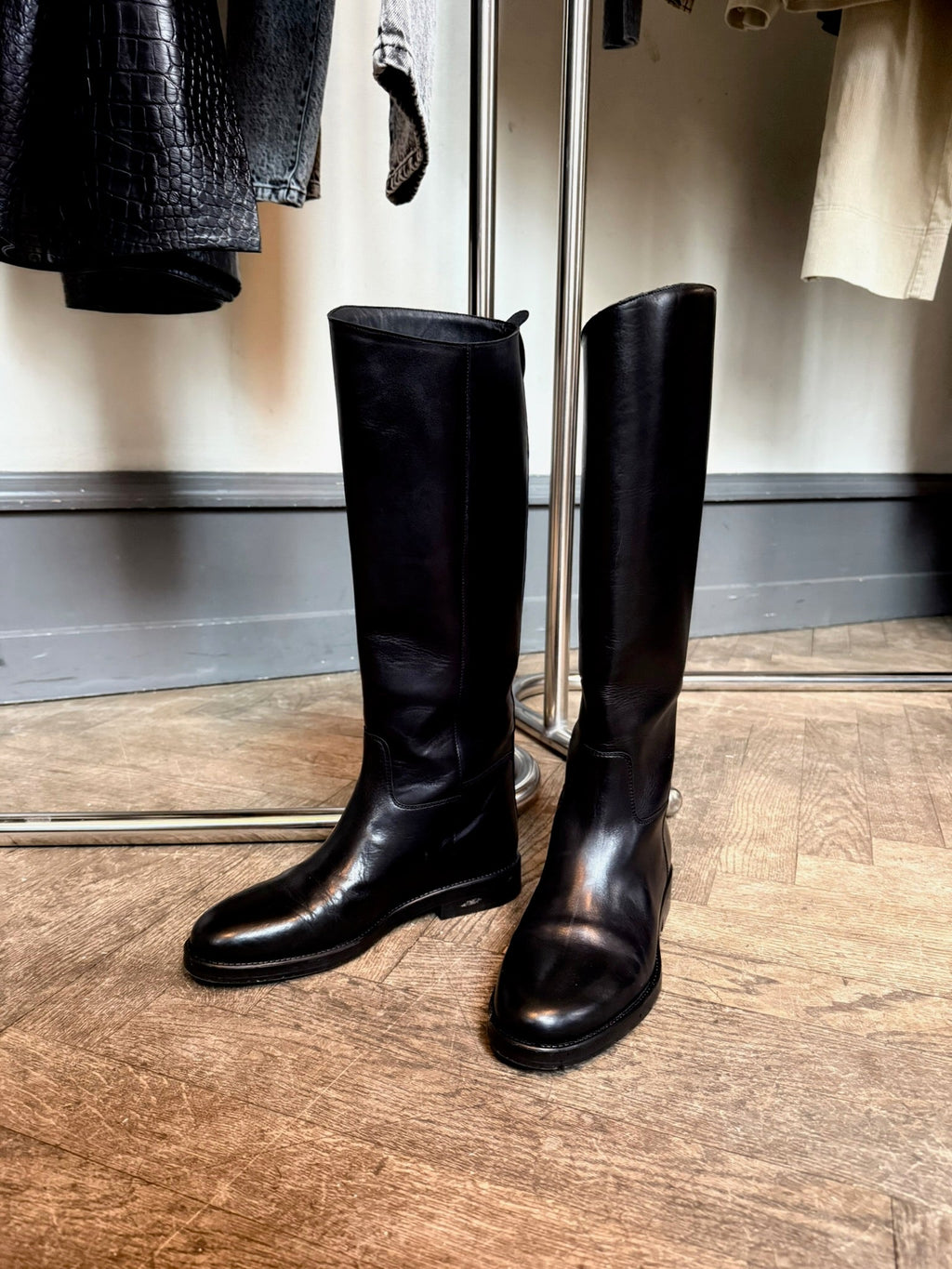 Knee-High Leather Boots Equestrian Silhouette
