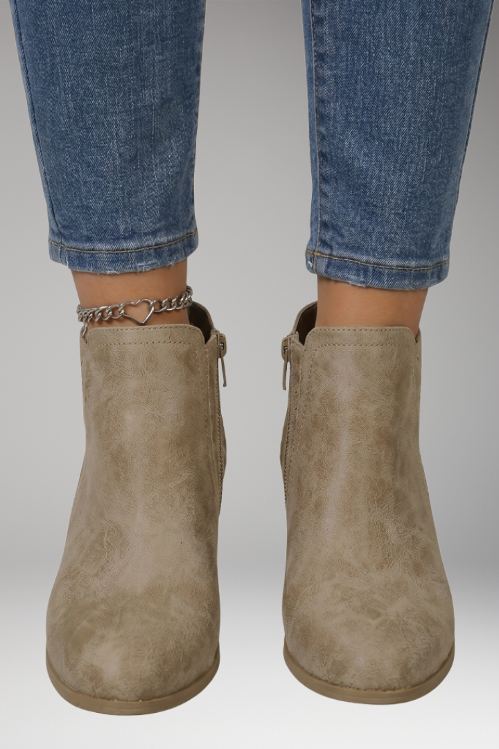 Boots Targeted Support Breathable Wide Heel