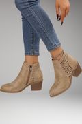 Boots Targeted Support Breathable Wide Heel