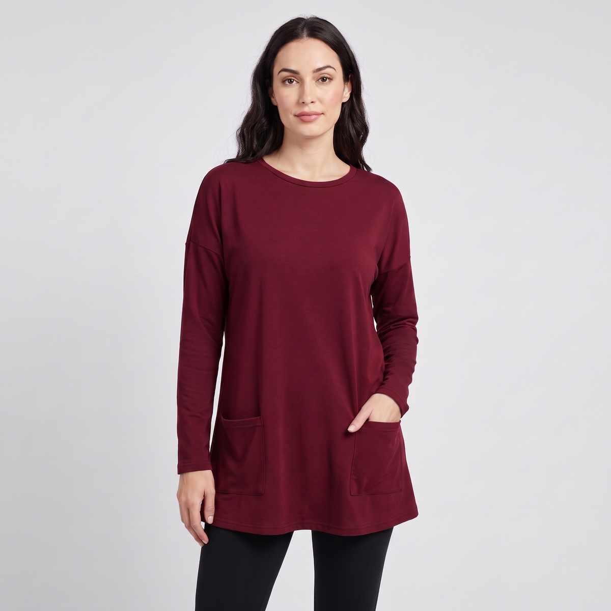 Oversized tunic sweater with pockets in wine, front view