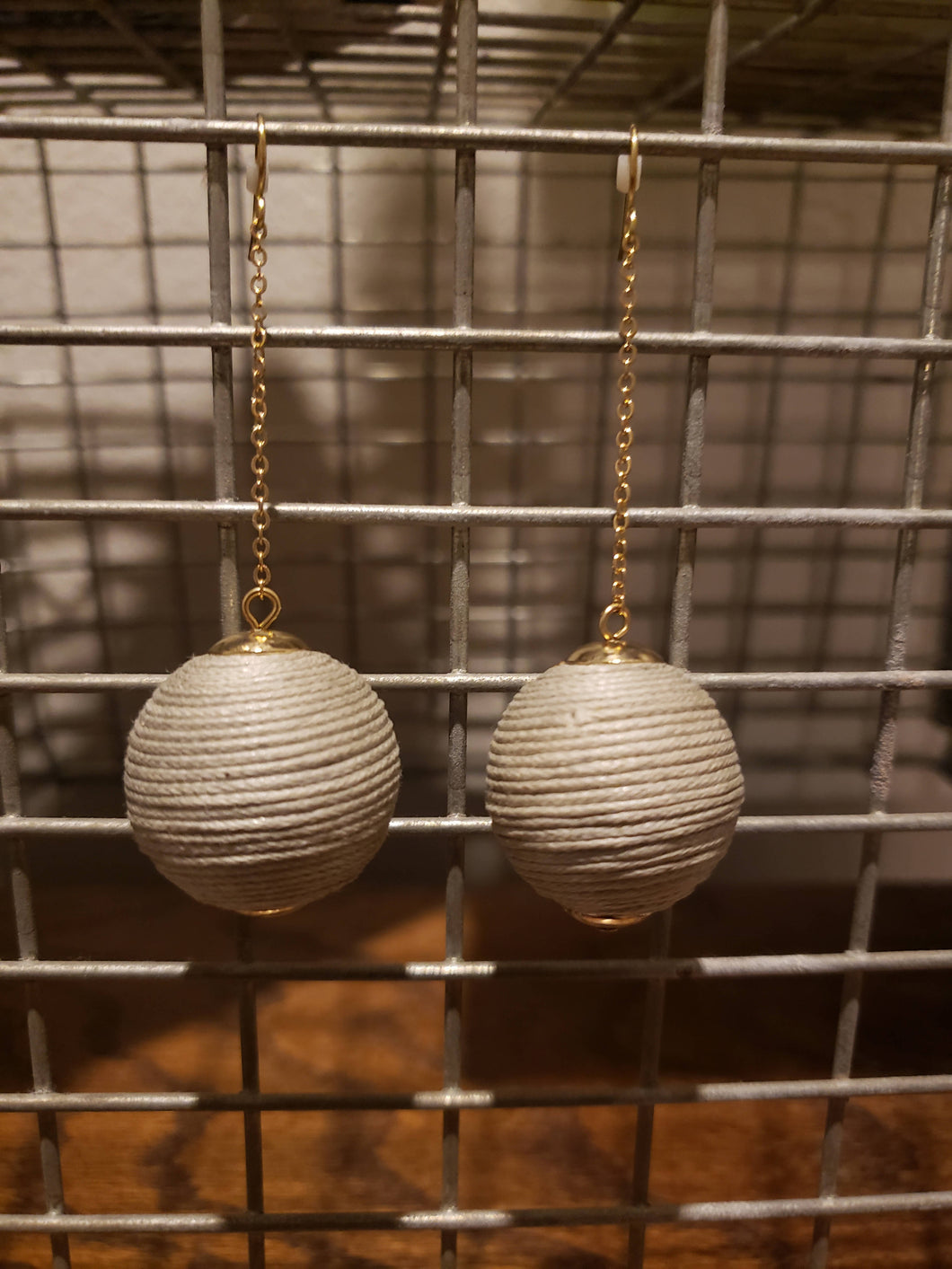 Single ball chain earrings-E-0019
