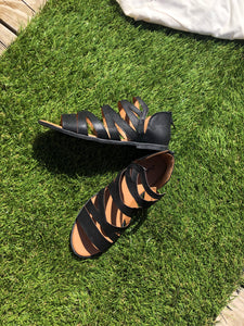 0040 Black strappy sandals
